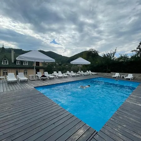 Otel гірський узвіз